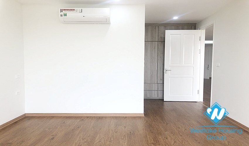 Three-bedroom, two-bathroom apartment not fully furnished, nice new house for rent
